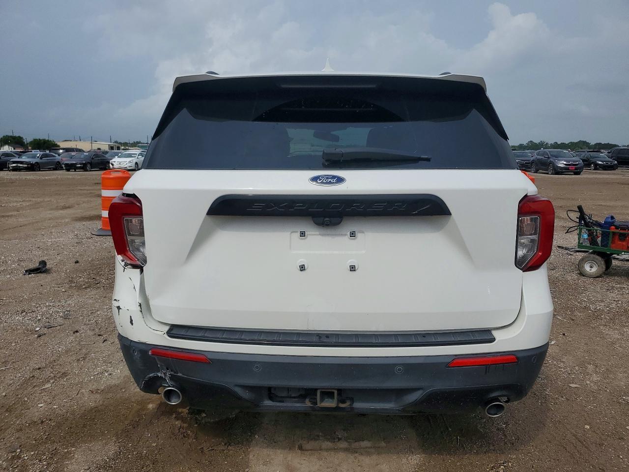 2022 Ford Explorer St-Line - Image 6
