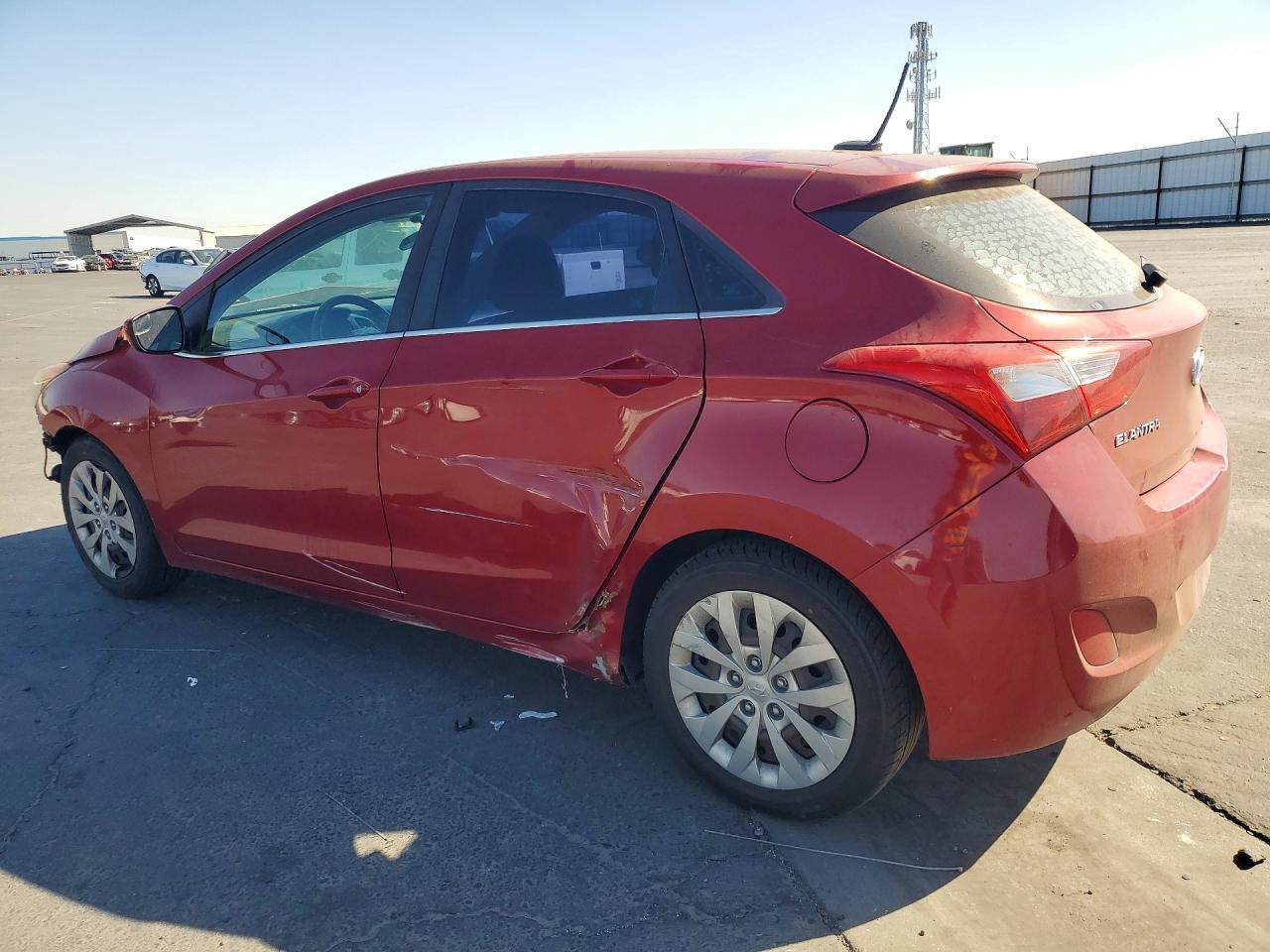 2017 Hyundai Elantra Gt Base - Фото 2
