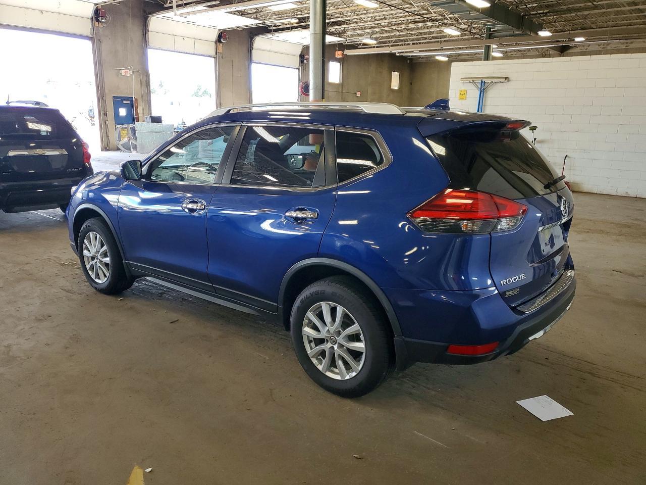 2017 Nissan Rogue Sv - Image 2