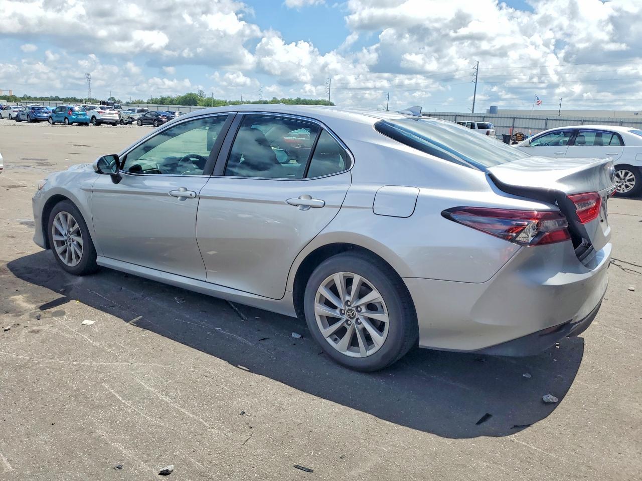 2023 Toyota Camry Le - Фото 2