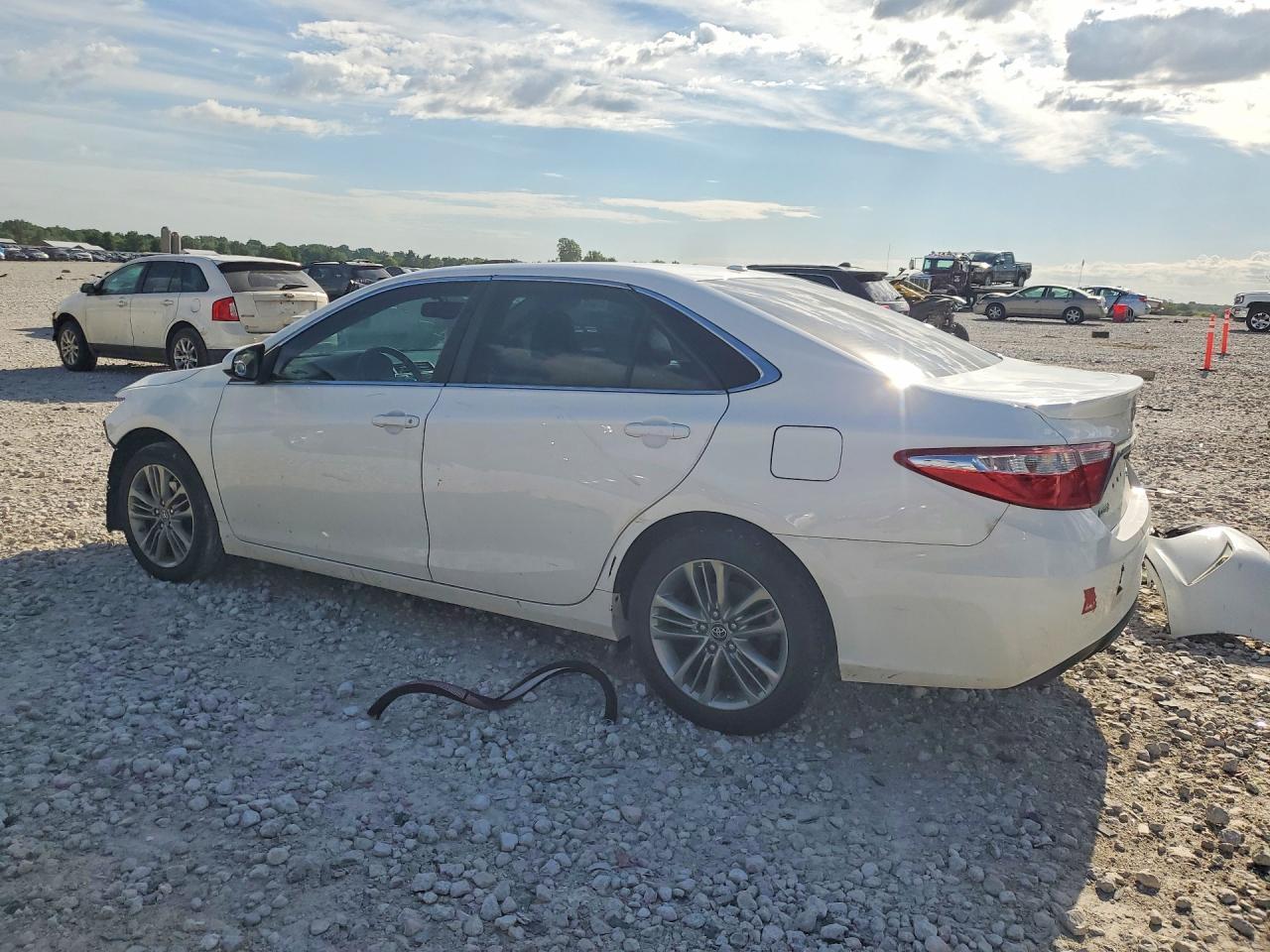 2017 Toyota Camry Se - Фото 2