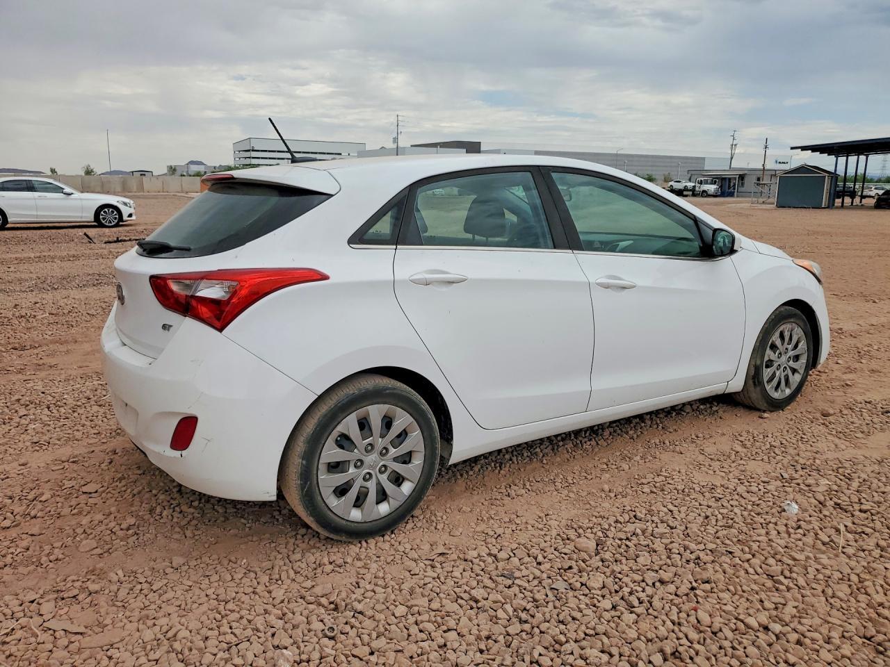 2017 Hyundai Elantra Gt Base - Фото 3