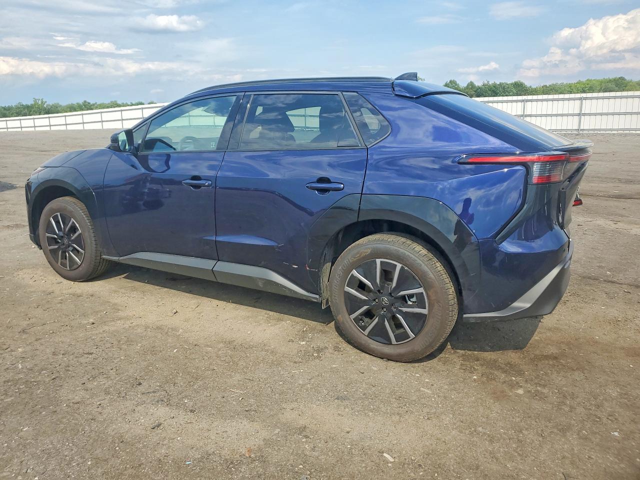 2026 Toyota Bz Xle - Фото 2