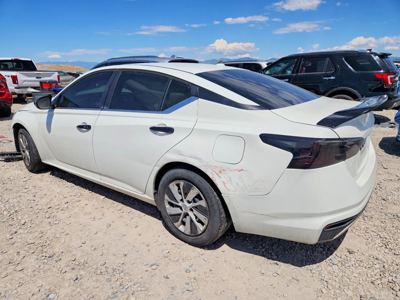 2019 Nissan Altima S - Фото 2