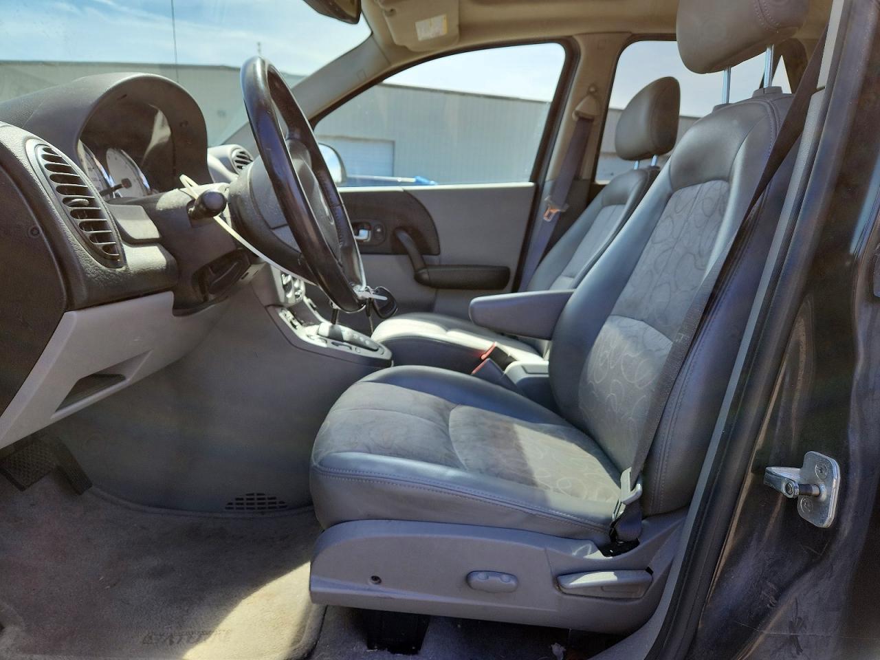 2004 Saturn Vue - Image 7