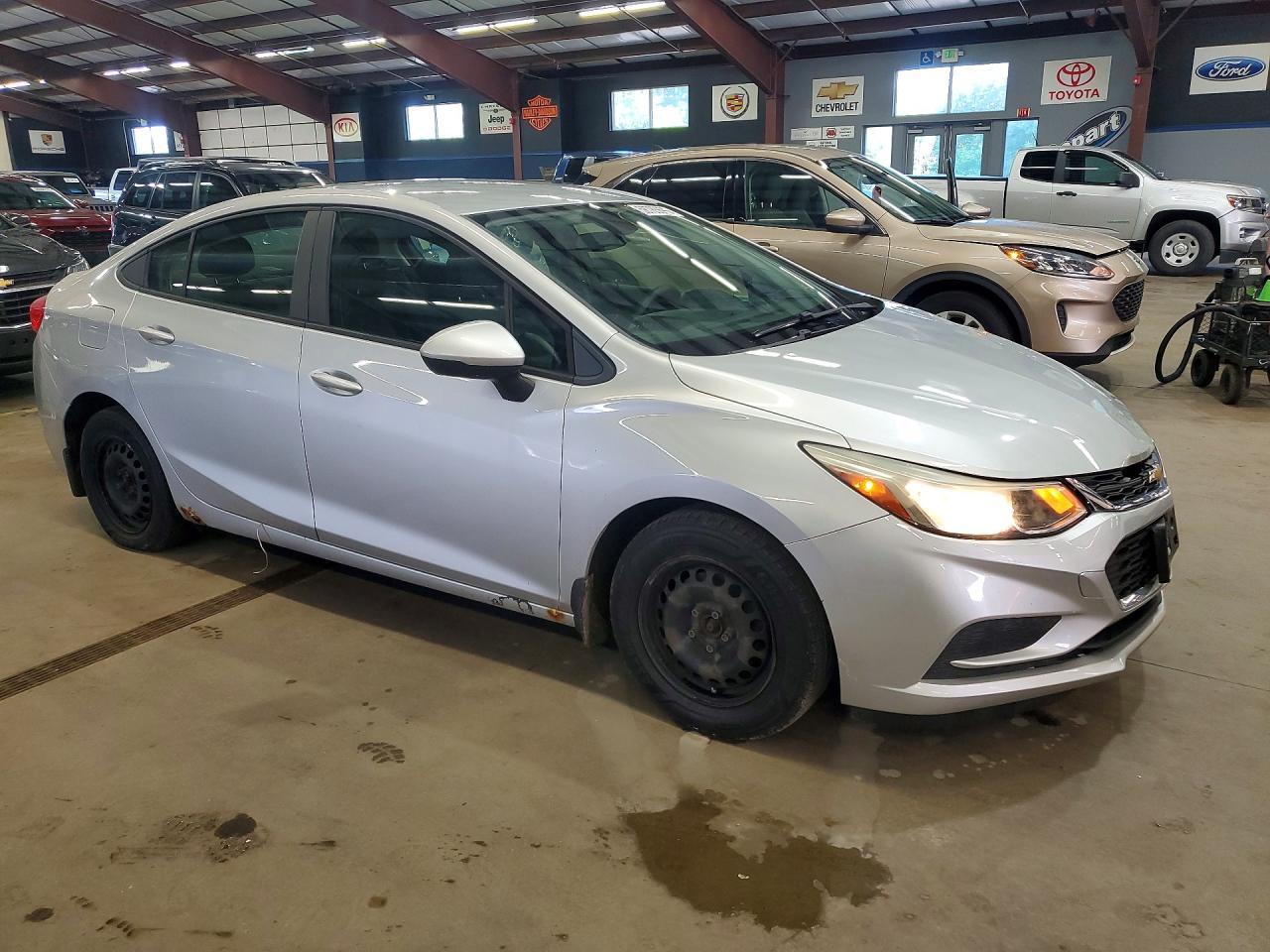 2017 Chevrolet Cruze Ls - Фото 4