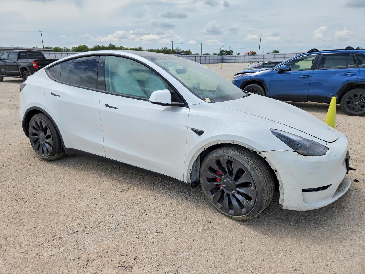 2024 Tesla Model Y - Фото 4