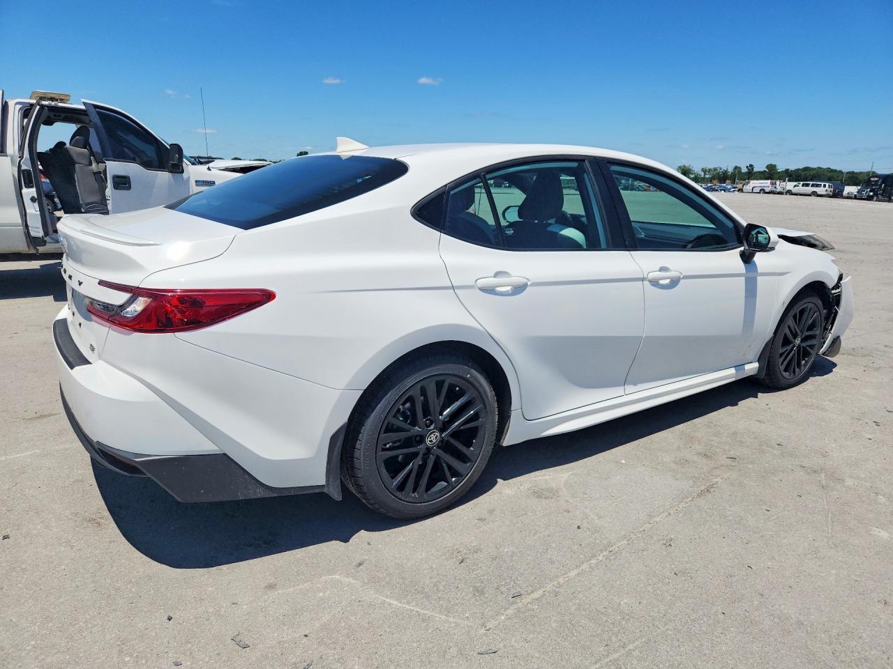 2025 Toyota Camry Se - Image 3