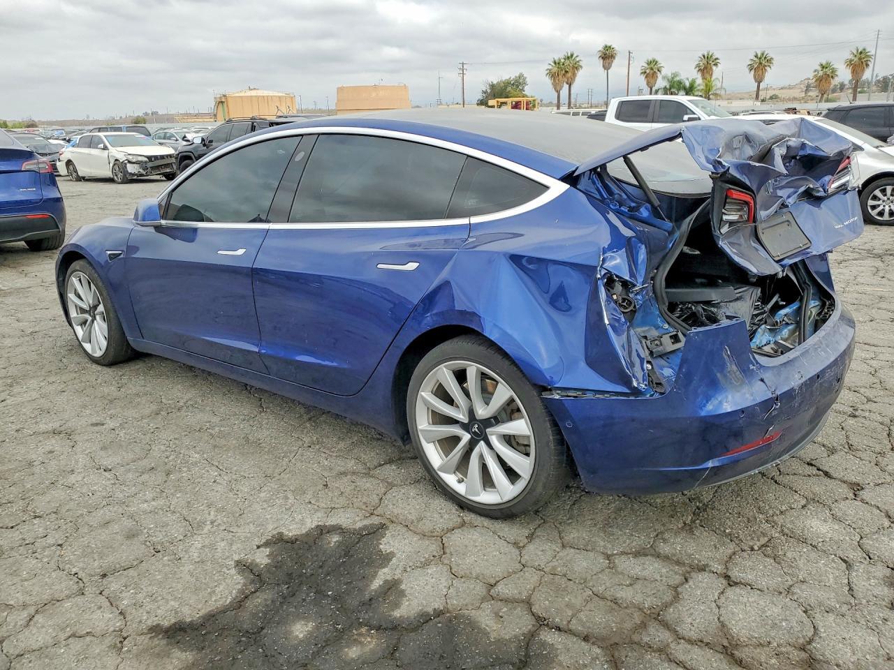 2020 Tesla Model 3 - Фото 2