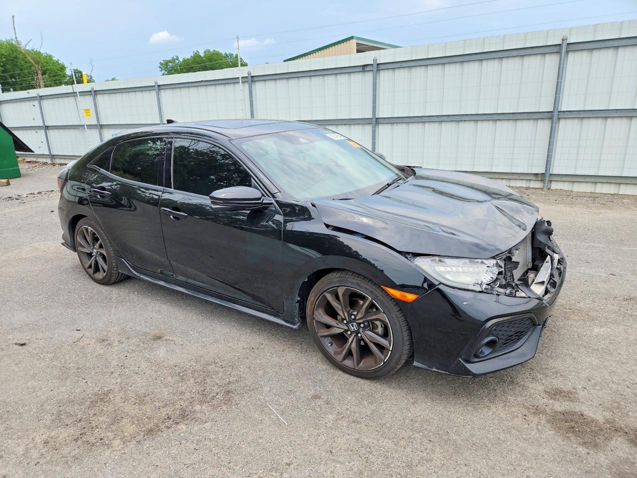 2017 Honda Civic Sport Touring - Image 4