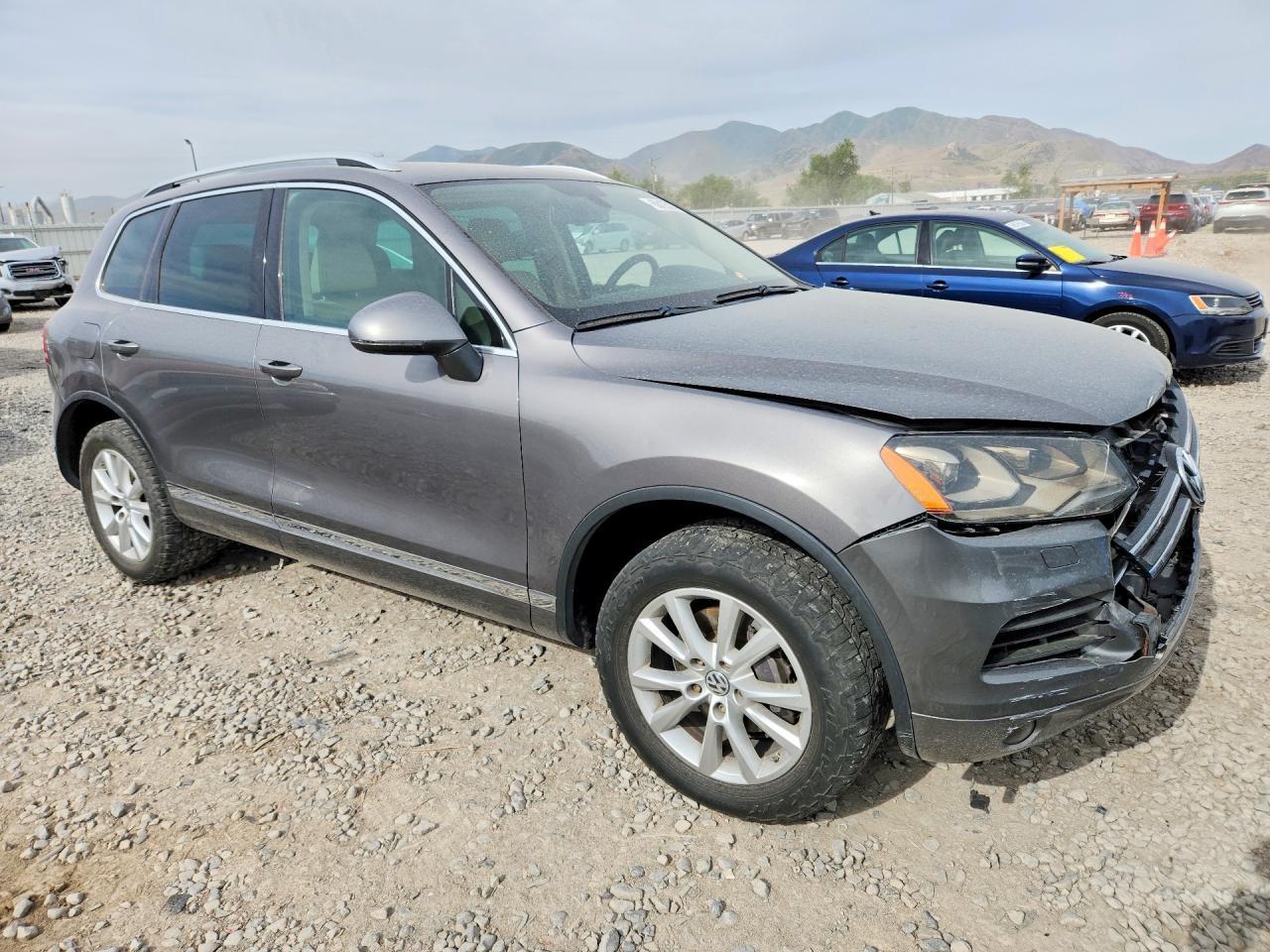 2013 Volkswagen Touareg V6 - Image 4