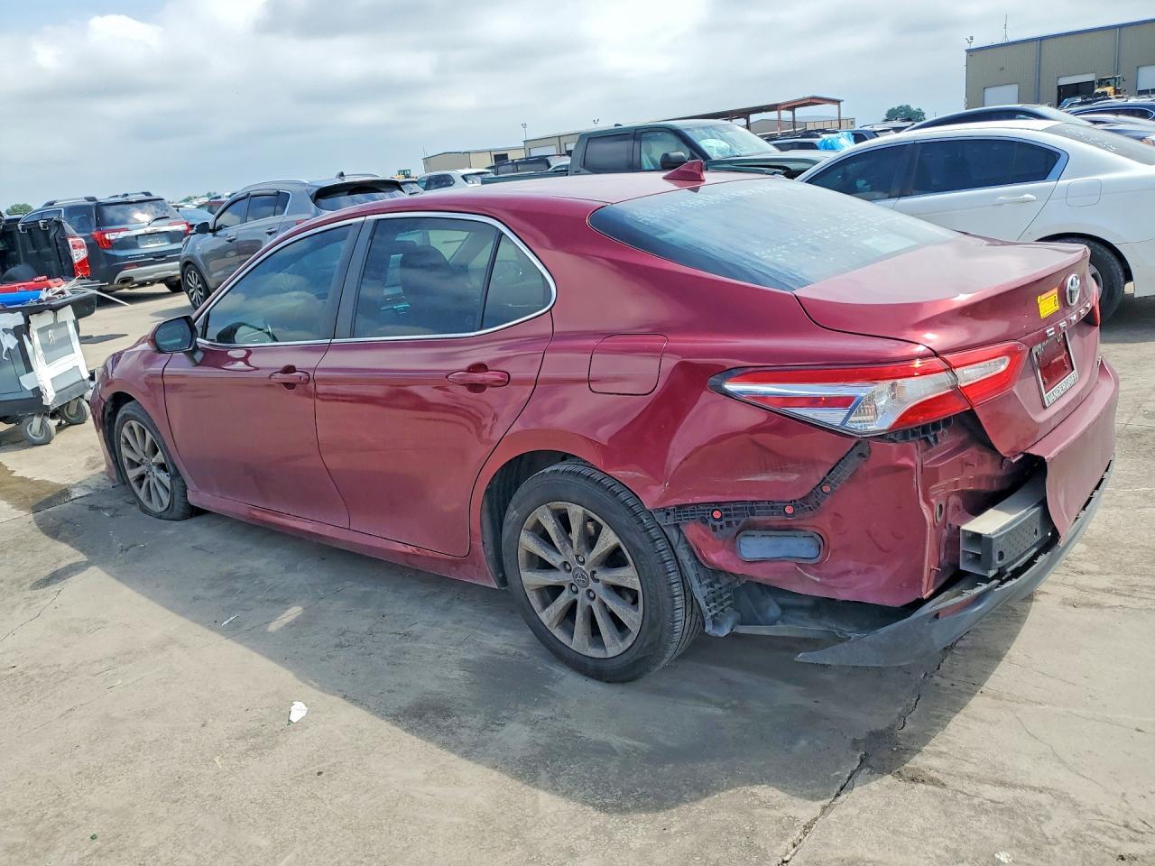 2020 Toyota Camry - Фото 2