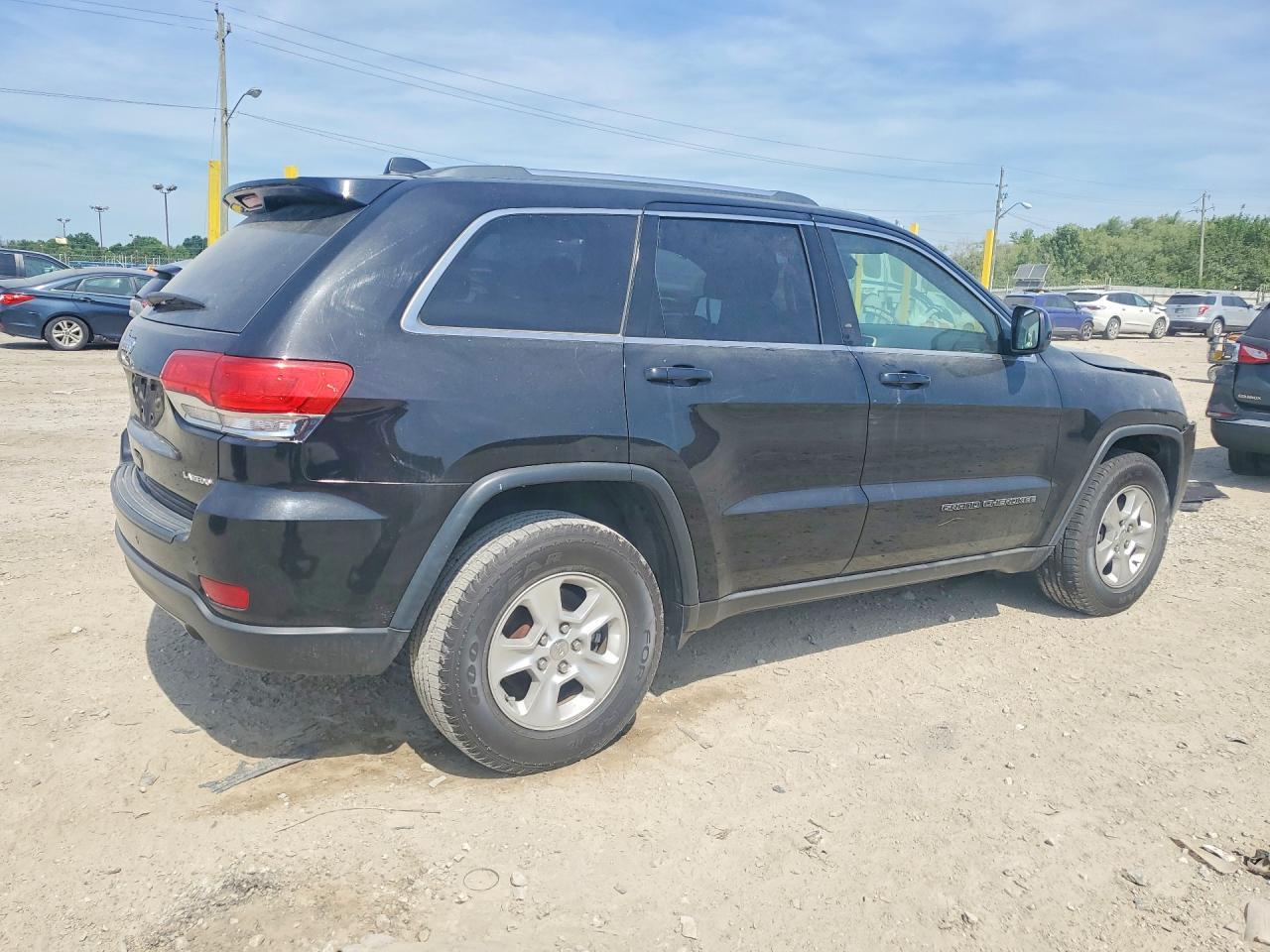 2017 Jeep Grand Cherokee Laredo - Image 3