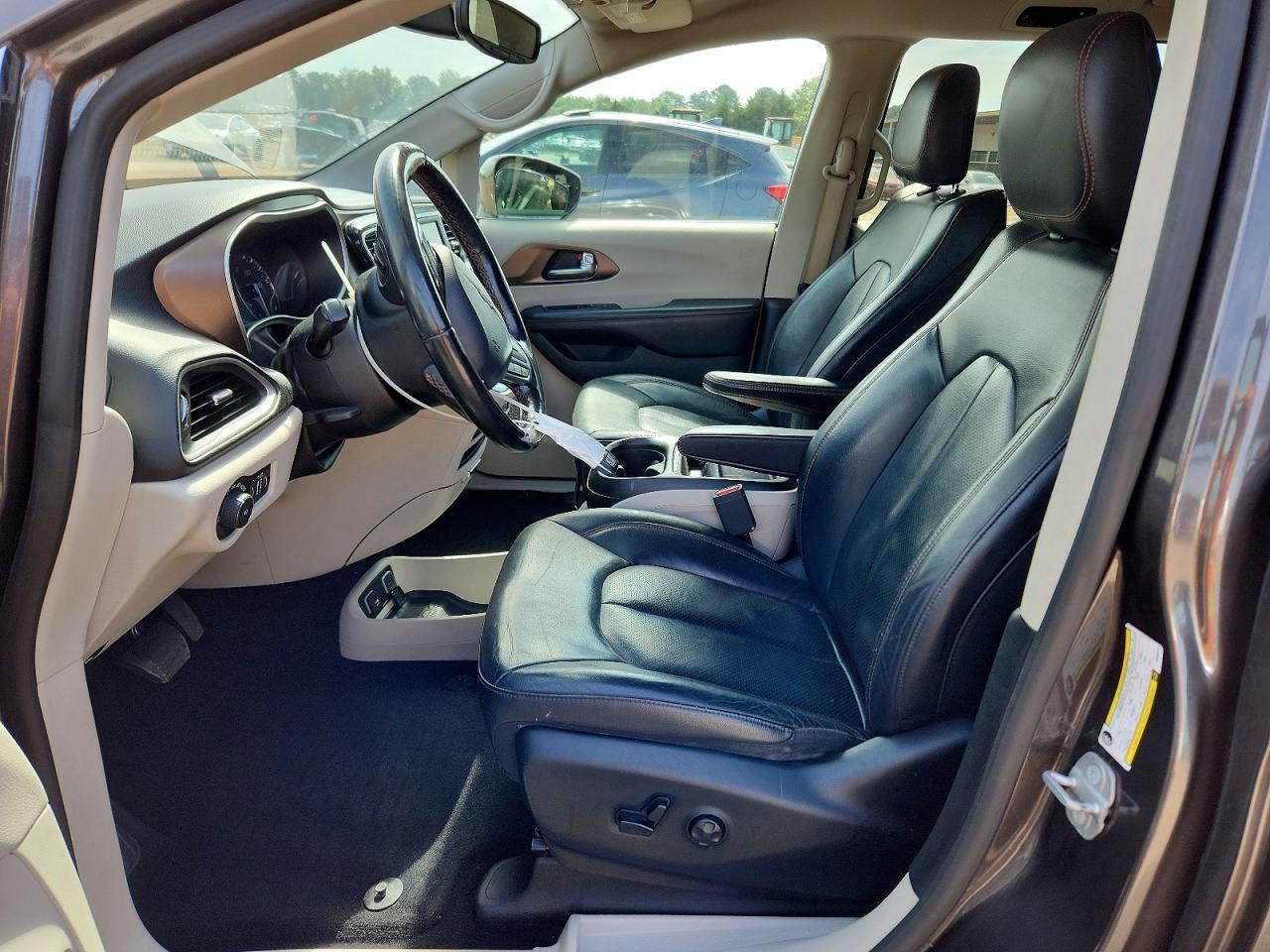2019 Chrysler Pacifica Touring L - Image 7