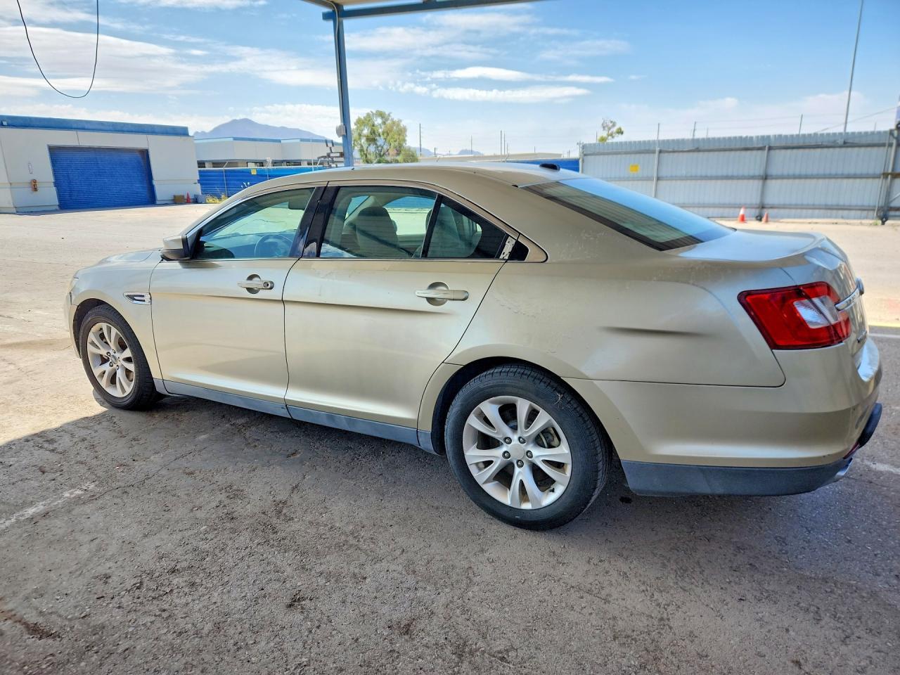 2010 Ford Taurus Sel - Image 2