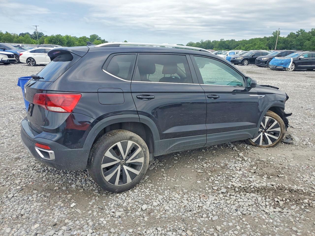 2024 Volkswagen Taos Se - Image 3