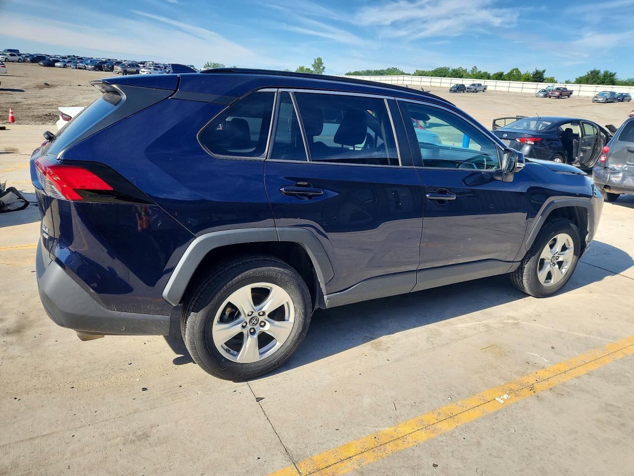 2019 Toyota Rav4 Xle - Image 3