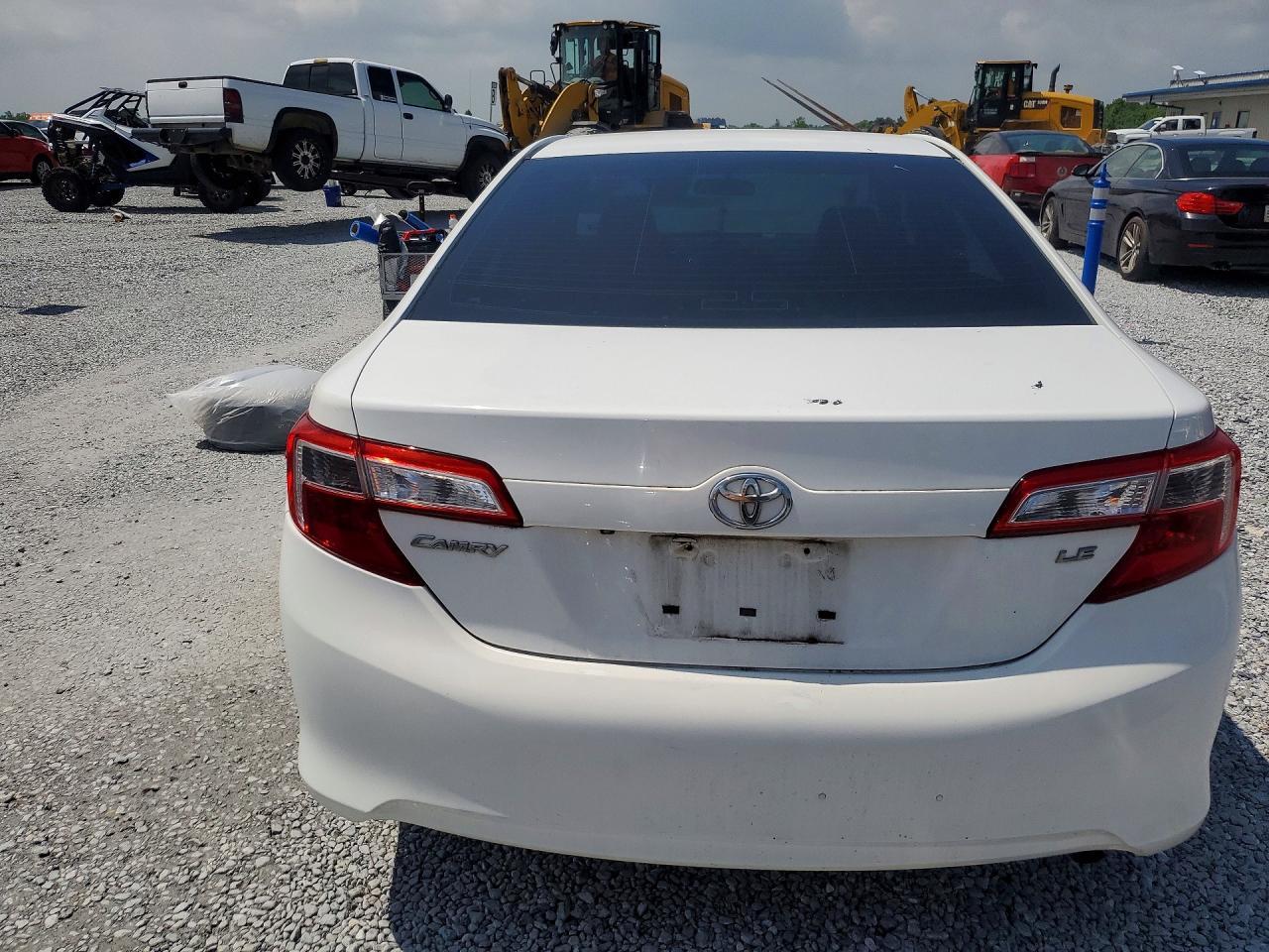 2014 Toyota Camry Le - Фото 6