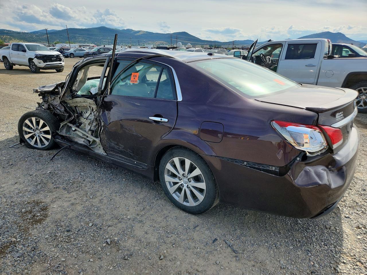 2011 Toyota Avalon Limited - Image 2