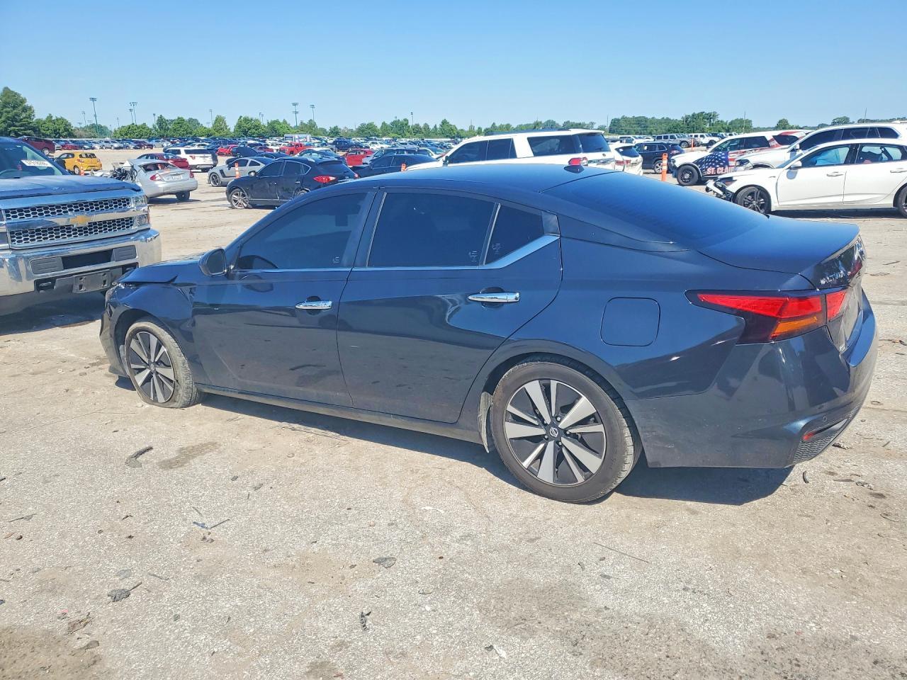 2022 Nissan Altima Sv - Image 2