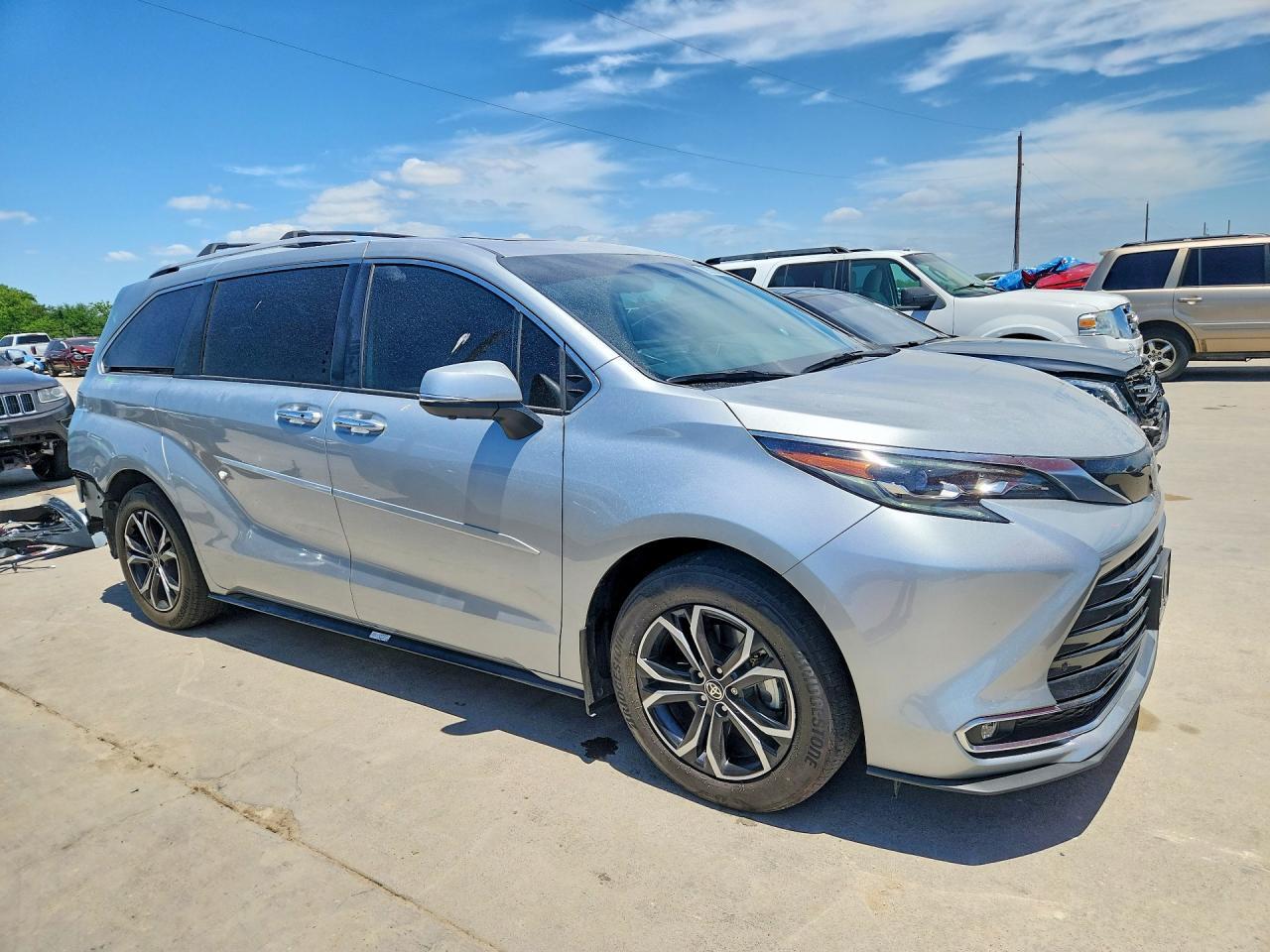 2025 Toyota Sienna Platinum 7-Passenger - Image 4