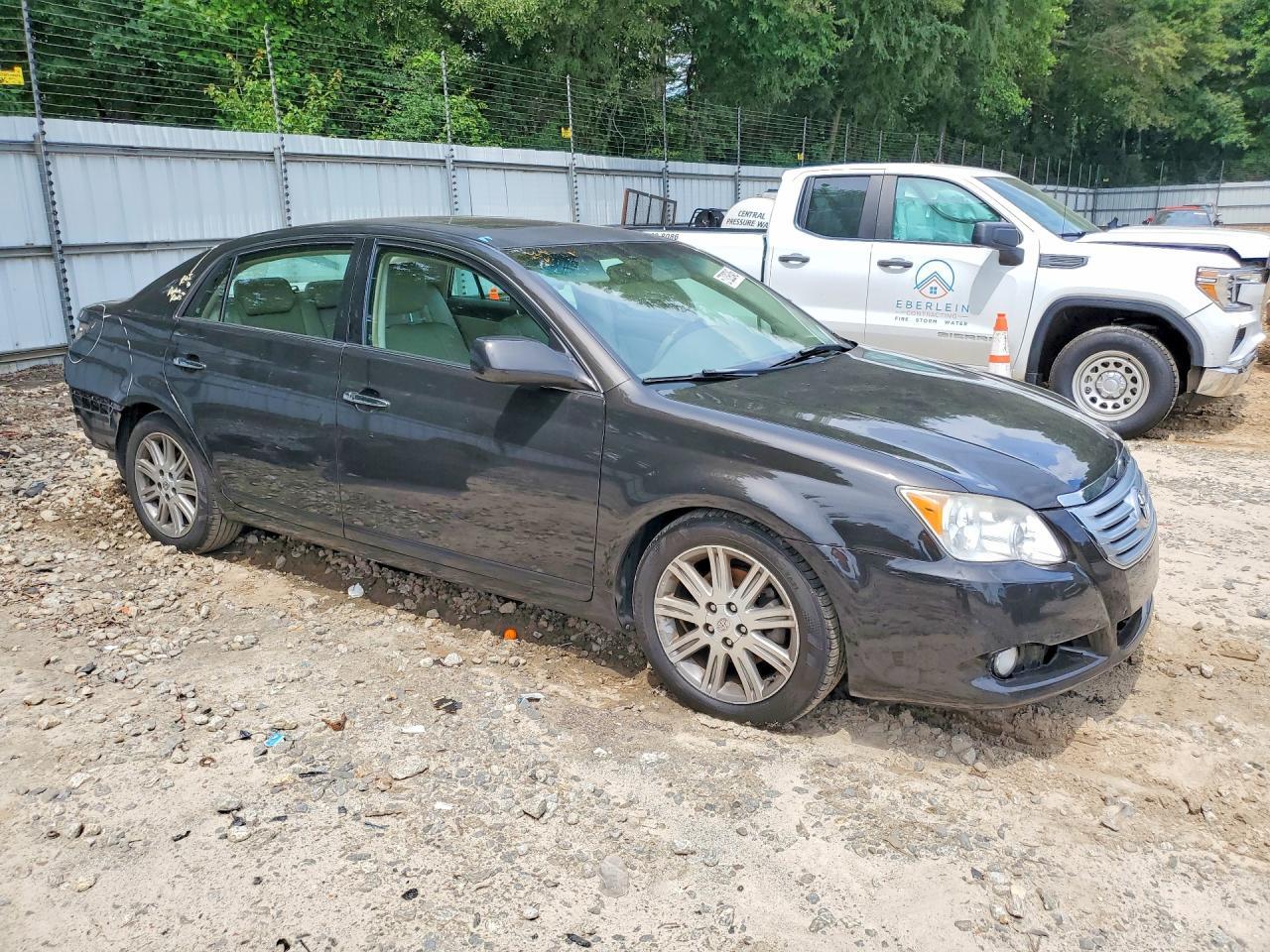 2010 Toyota Avalon Limited - Image 4