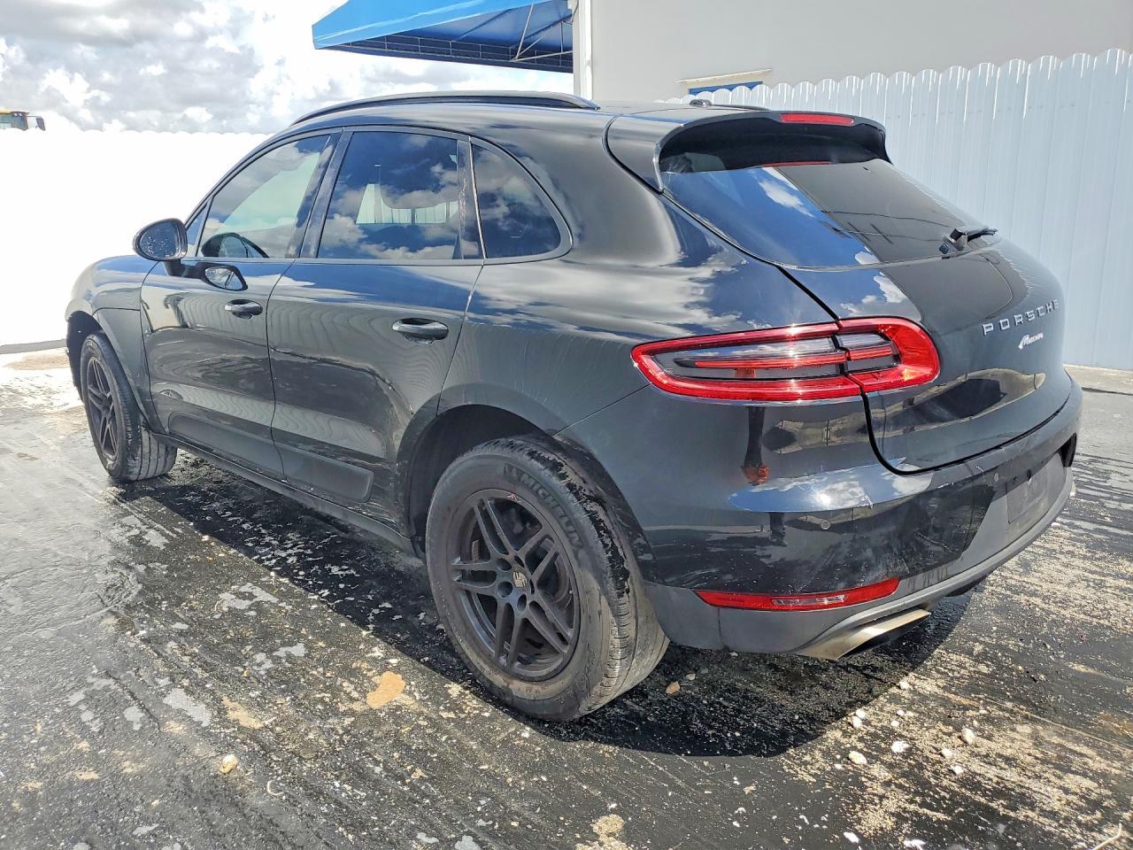2018 Porsche Macan - Image 2