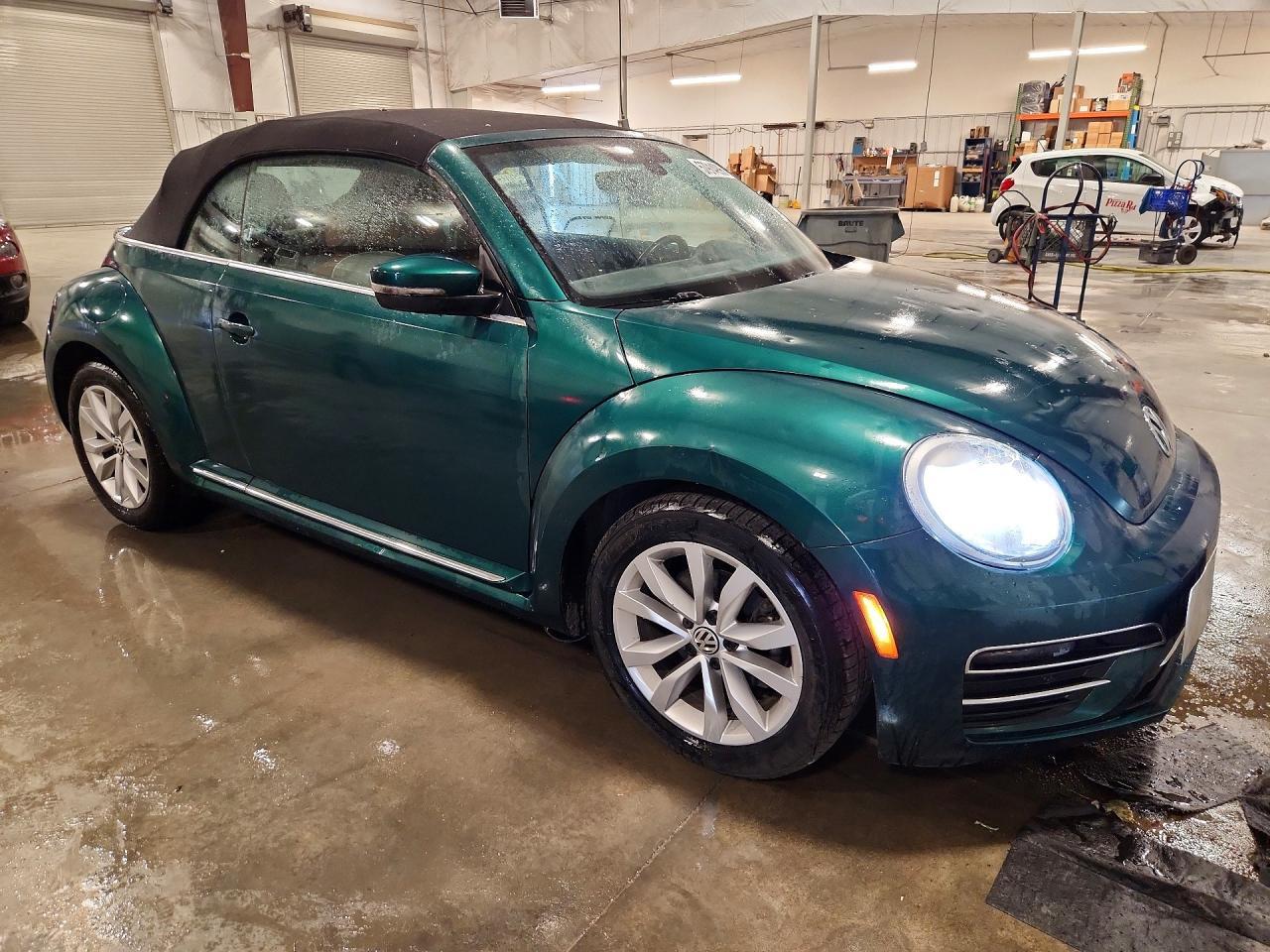 2017 Volkswagen Beetle S/Se - Image 4