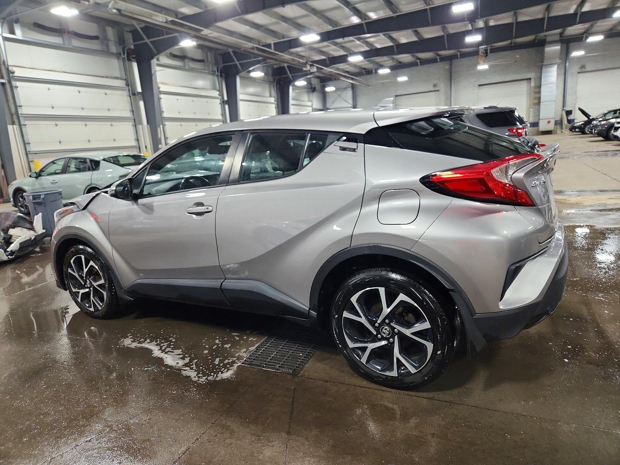 2018 Toyota C-Hr Xle Premium - Фото 2