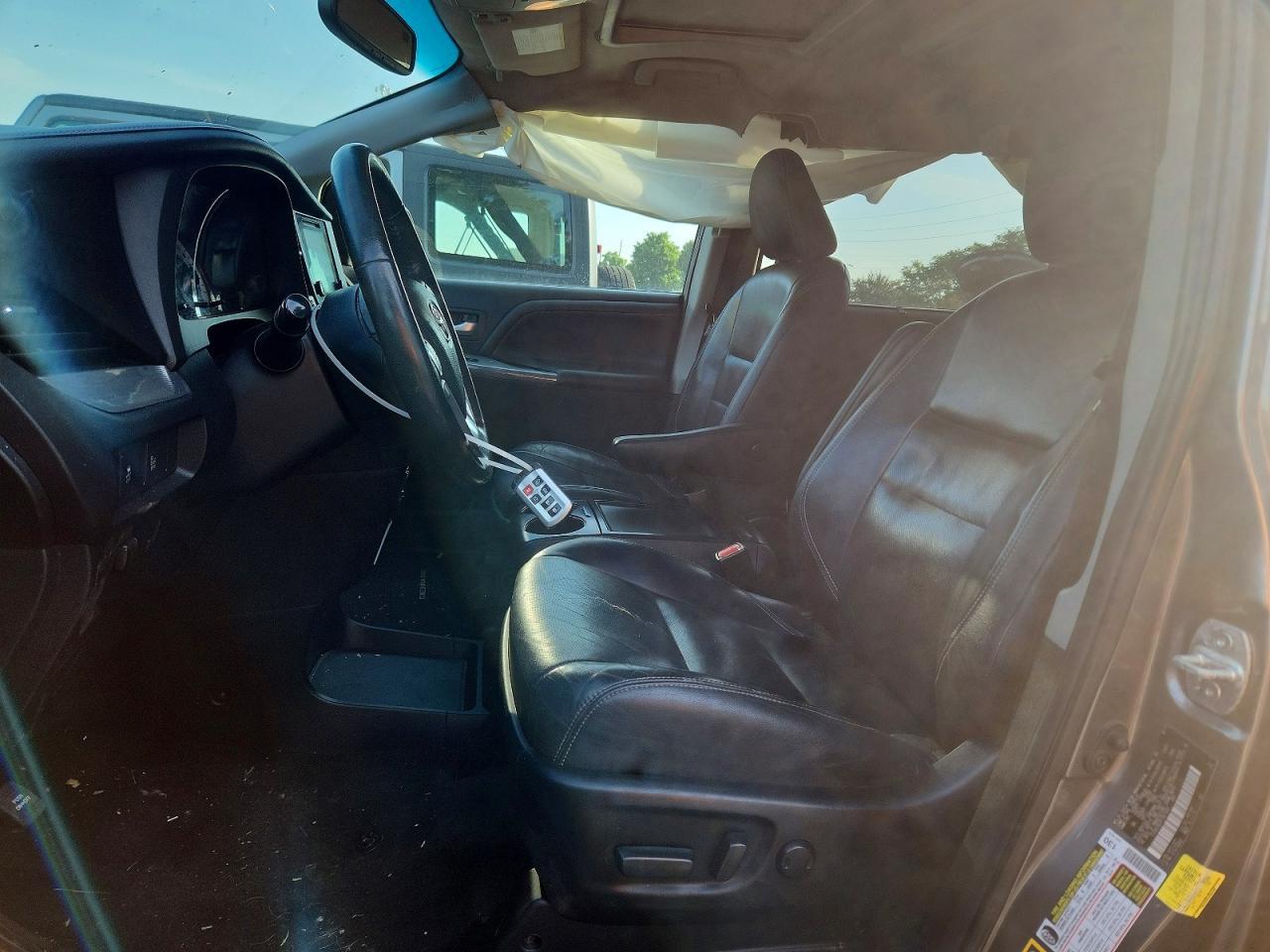 2015 Toyota Sienna Sport - Image 7