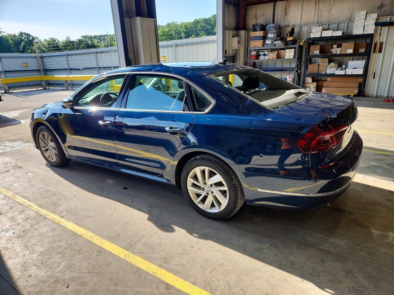 2018 Volkswagen Passat Se - Image 2
