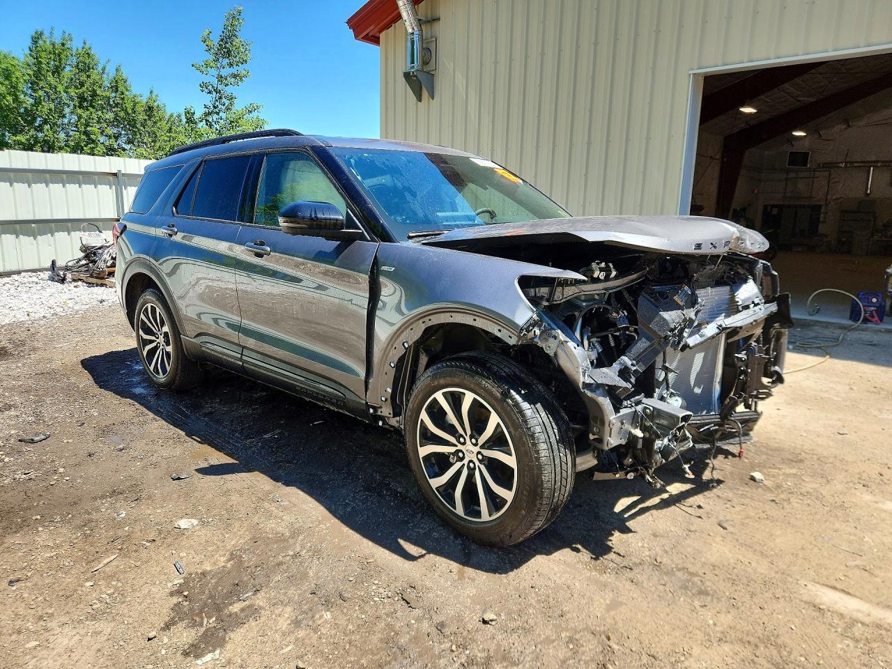 2026 Ford Explorer St-Line - Image 4