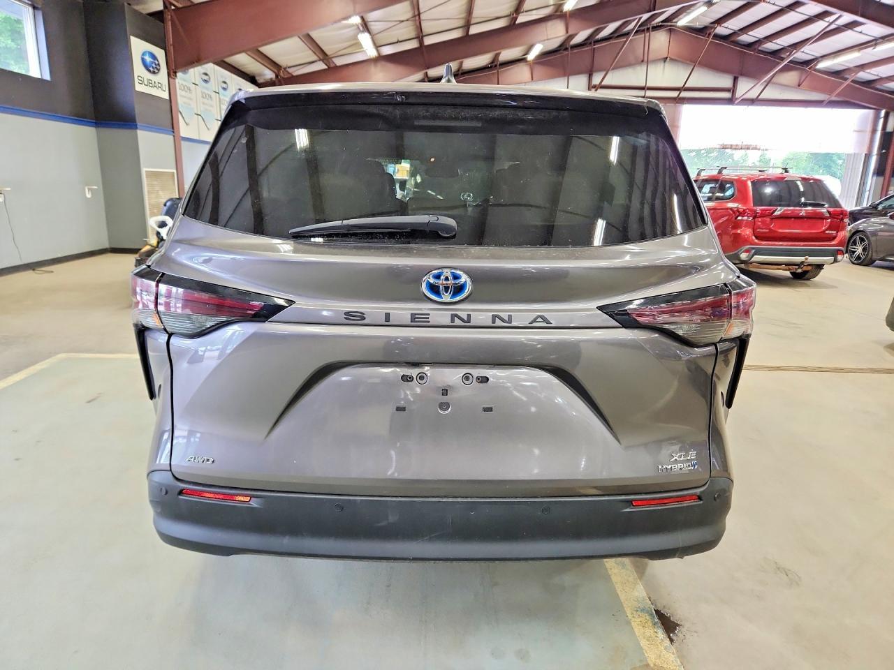 2024 Toyota Sienna Xle 7-Passenger - Image 6