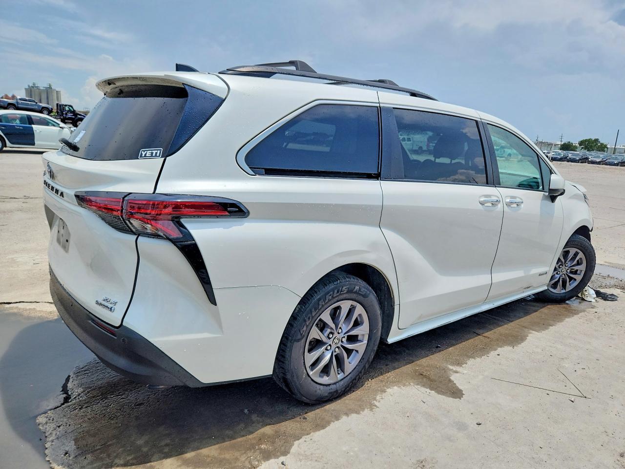2021 Toyota Sienna Xle - Фото 3