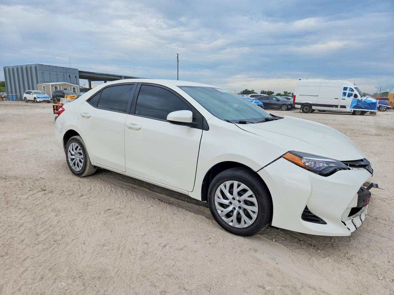 2017 Toyota Corolla Le - Фото 4