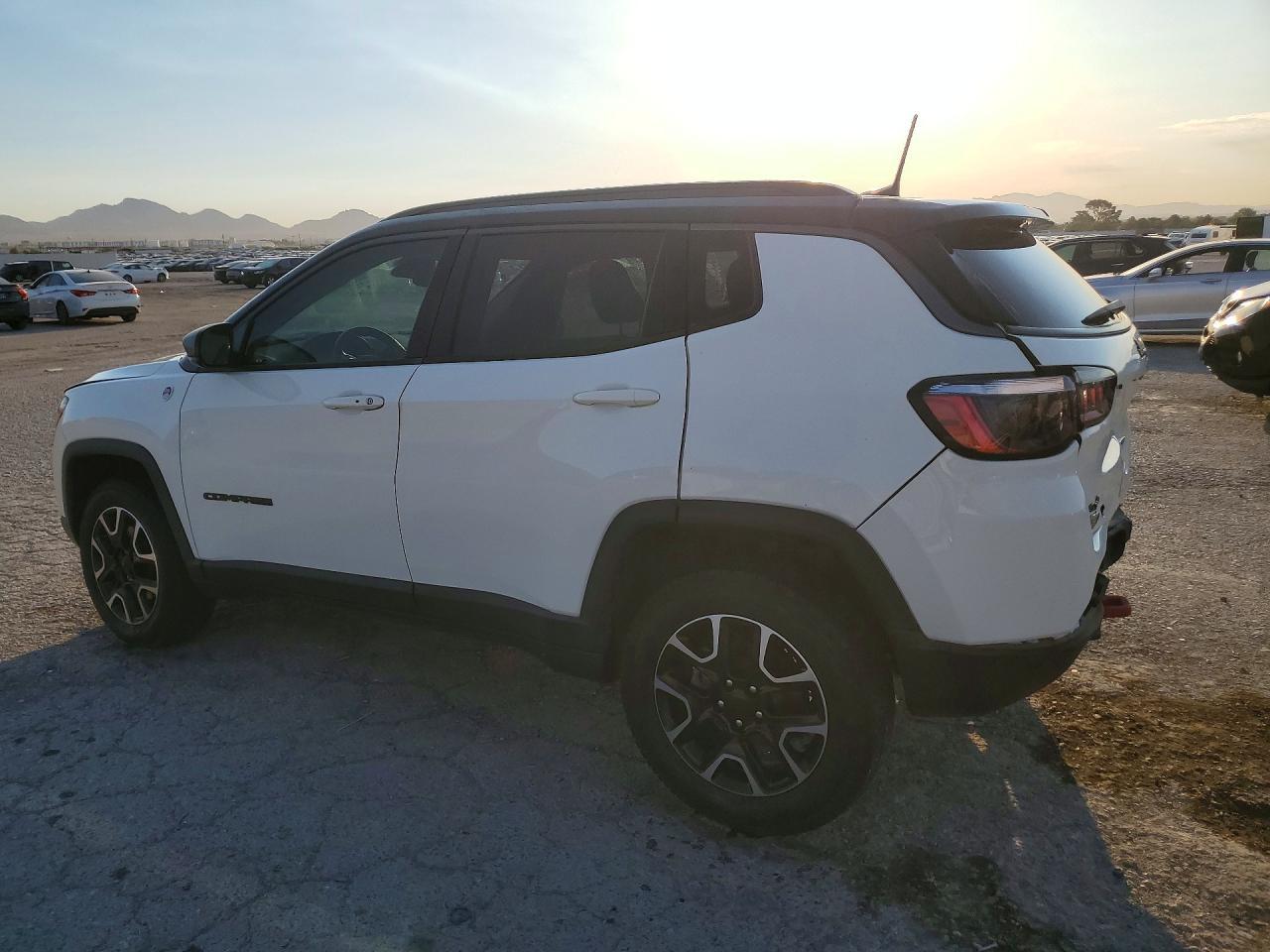 2021 Jeep Compass Trailhawk - Фото 2