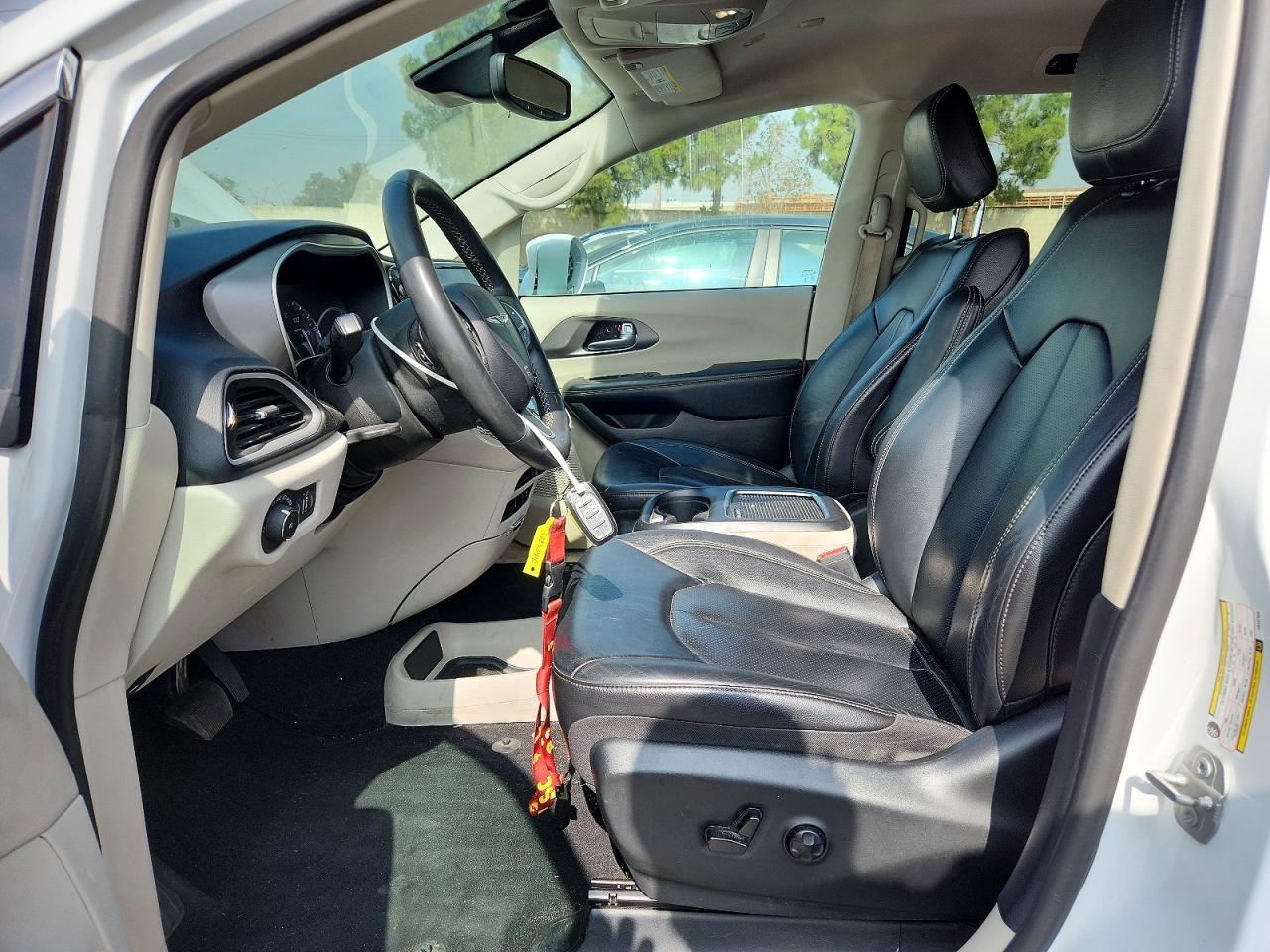 2022 Chrysler Pacifica Touring L - Image 7