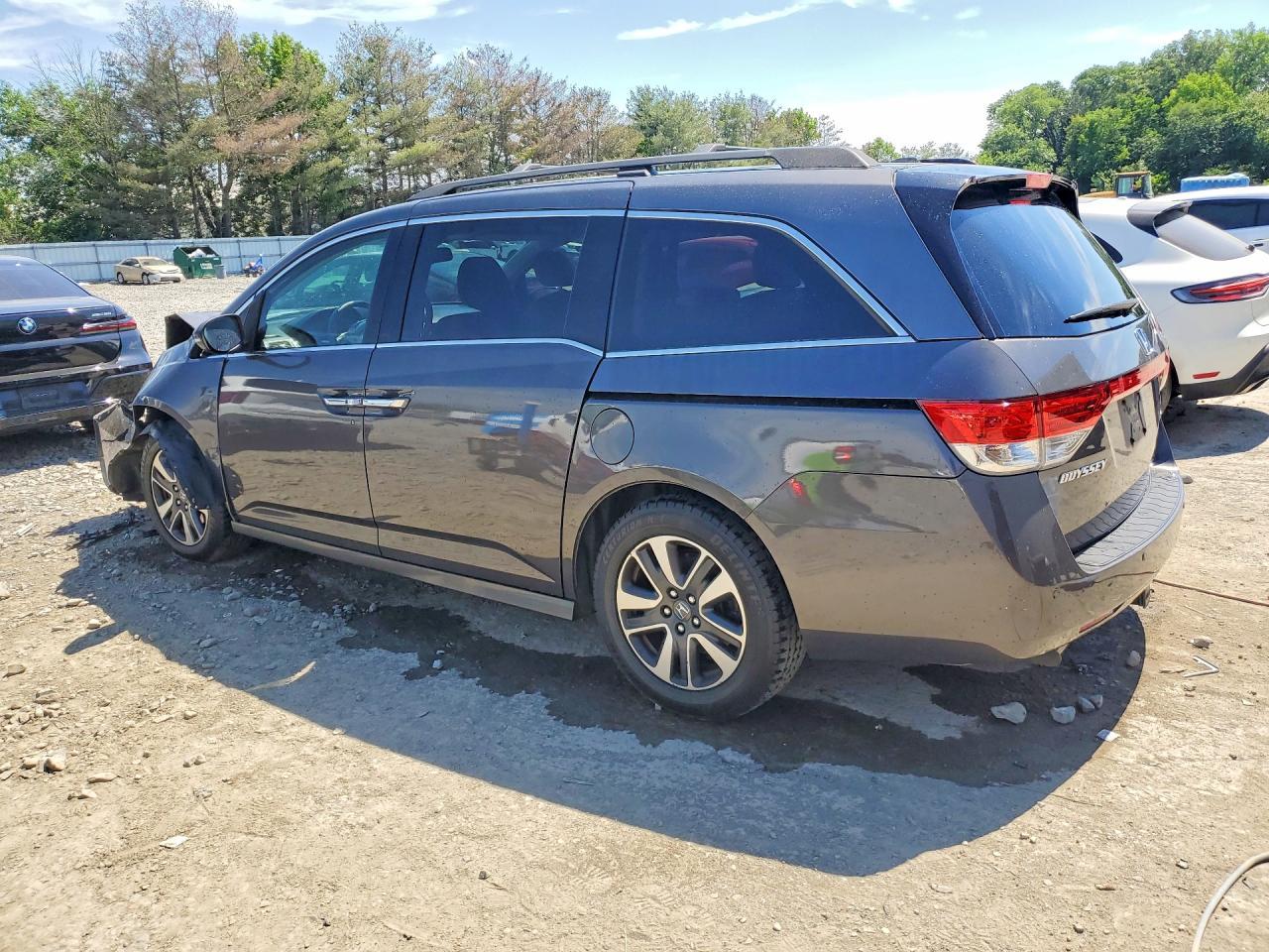 2015 Honda Odyssey Touring - Фото 2