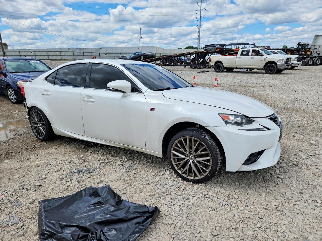2016 Lexus Is 300 - Фото 4
