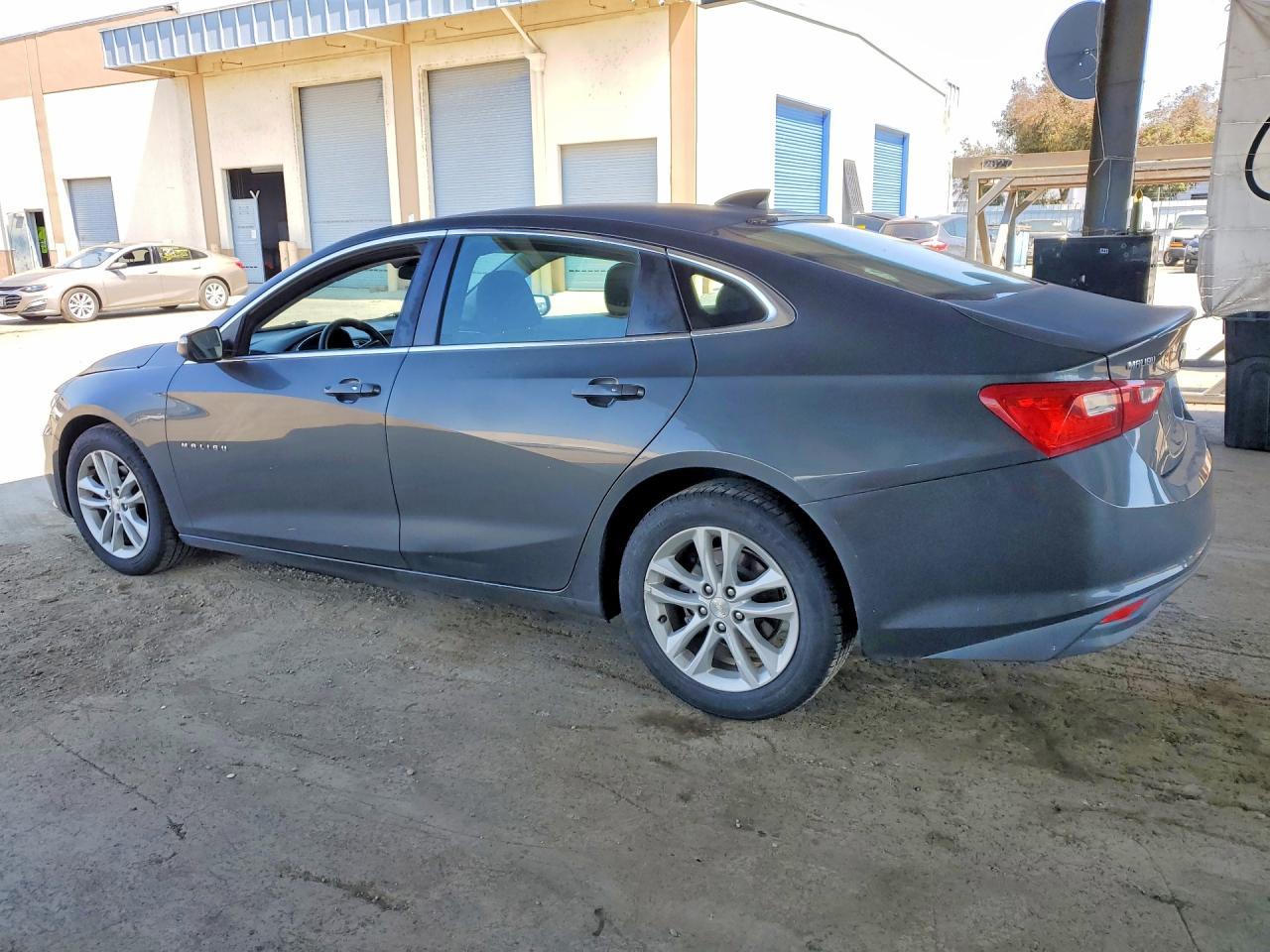 2016 Chevrolet Malibu Lt - Image 2