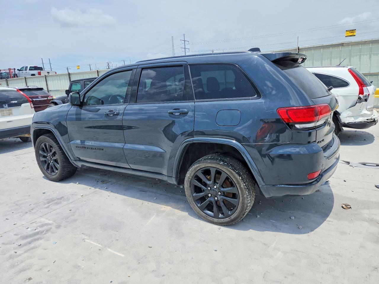 2018 Jeep Grand Cherokee Laredo - Image 2