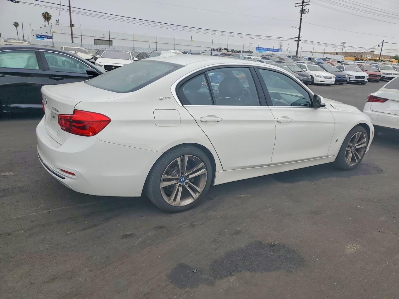 2018 BMW 330E - Image 3