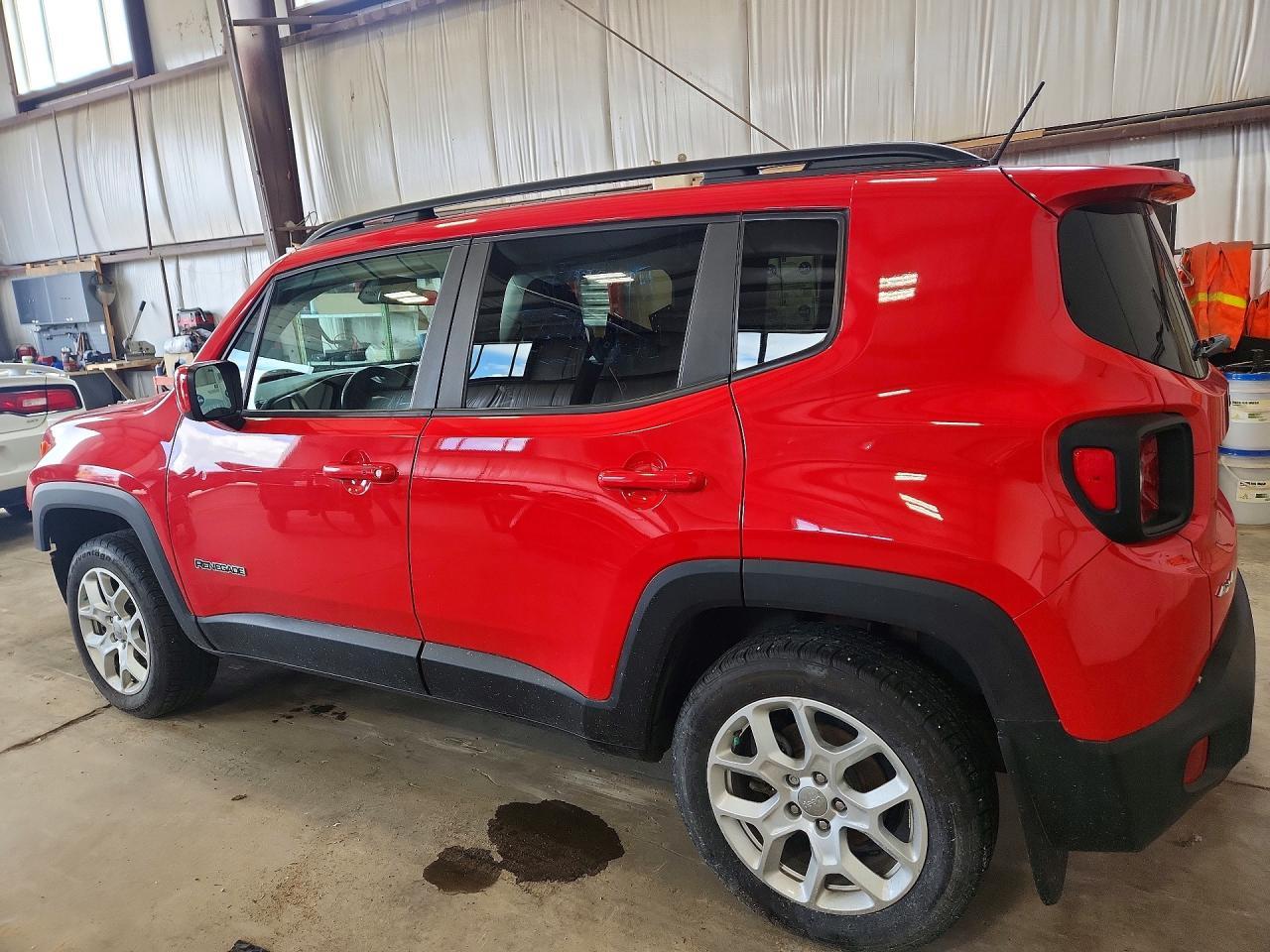 2017 Jeep Renegade Latitude - Image 2
