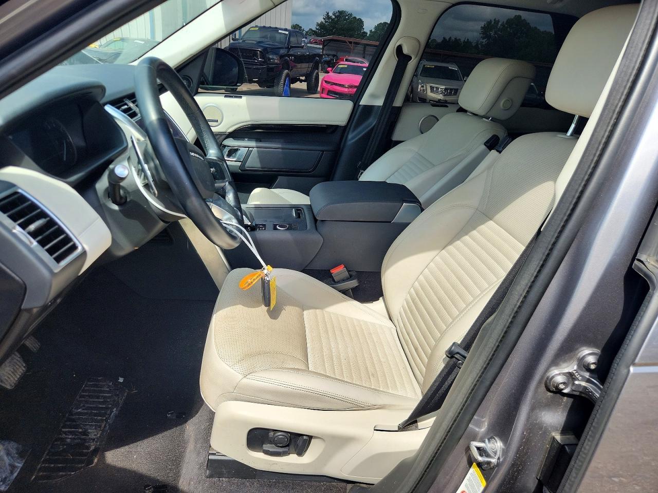 2023 Land Rover Discovery S - Image 7