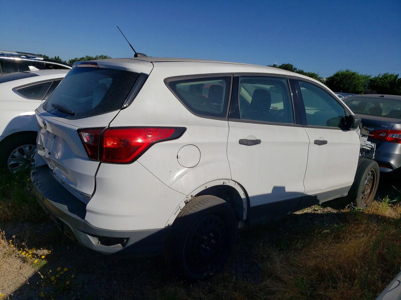 2019 Ford Escape S - Фото 3