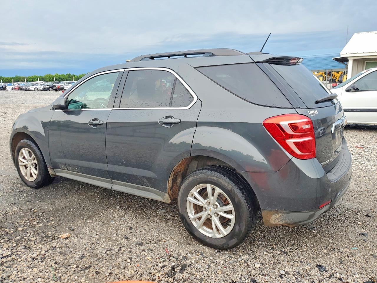 2017 Chevrolet Equinox Lt - Image 2
