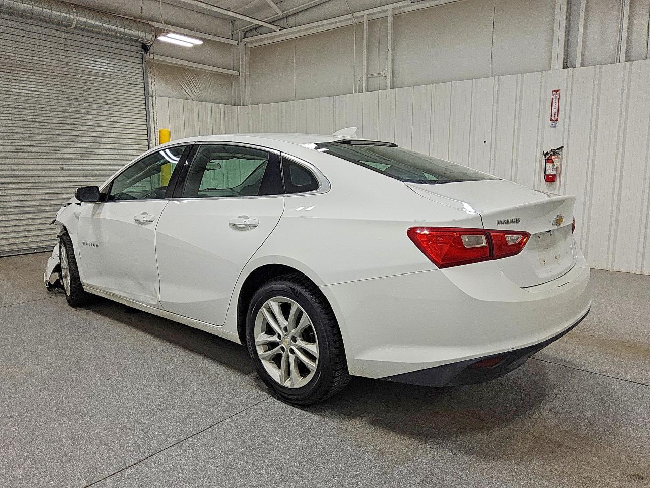 2018 Chevrolet Malibu Lt - Image 2