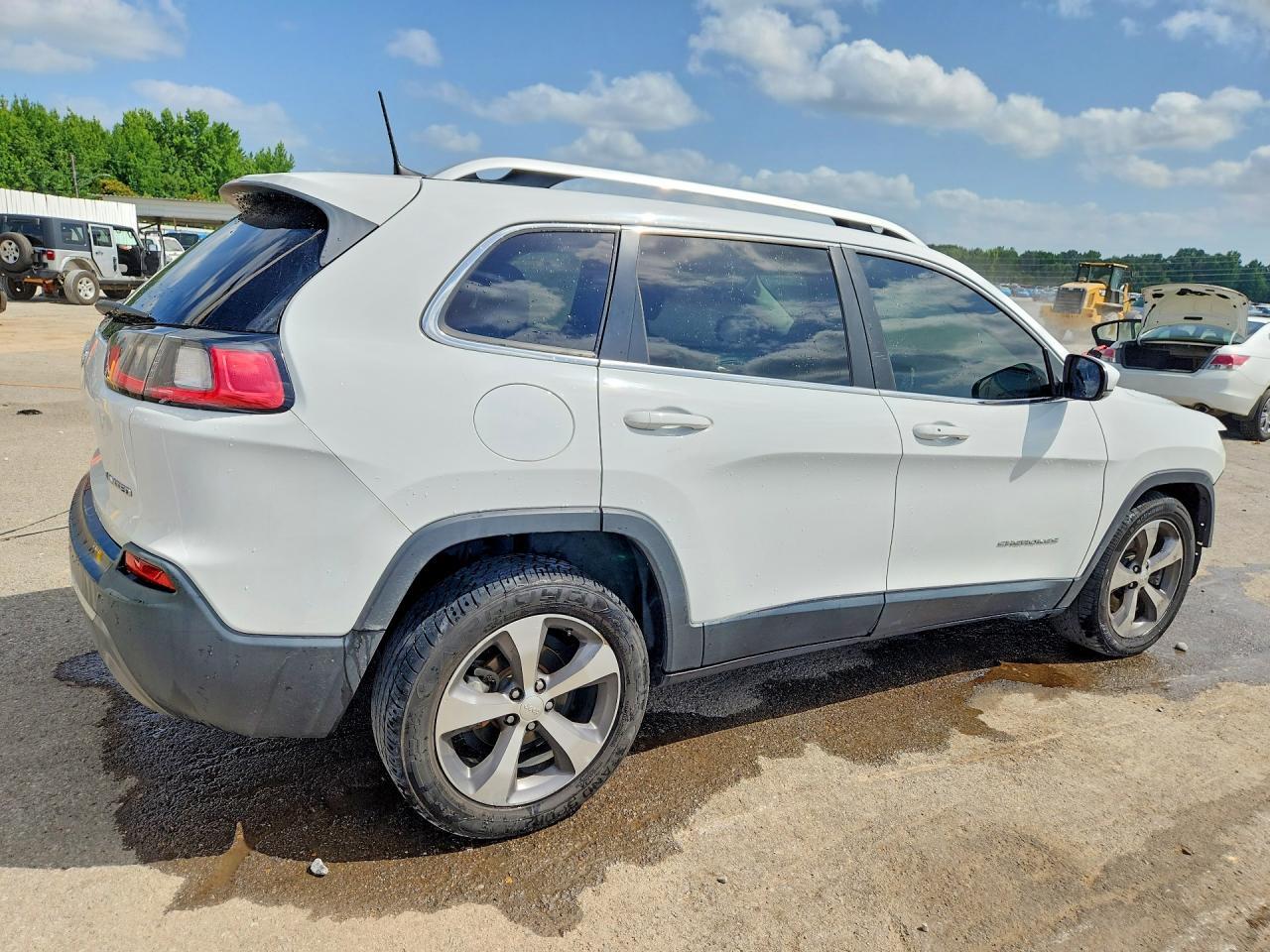 2019 Jeep Cherokee Limited - Image 3