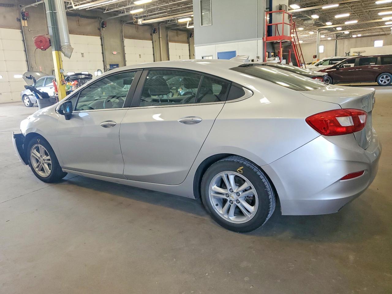 2017 Chevrolet Cruze Lt - Фото 2