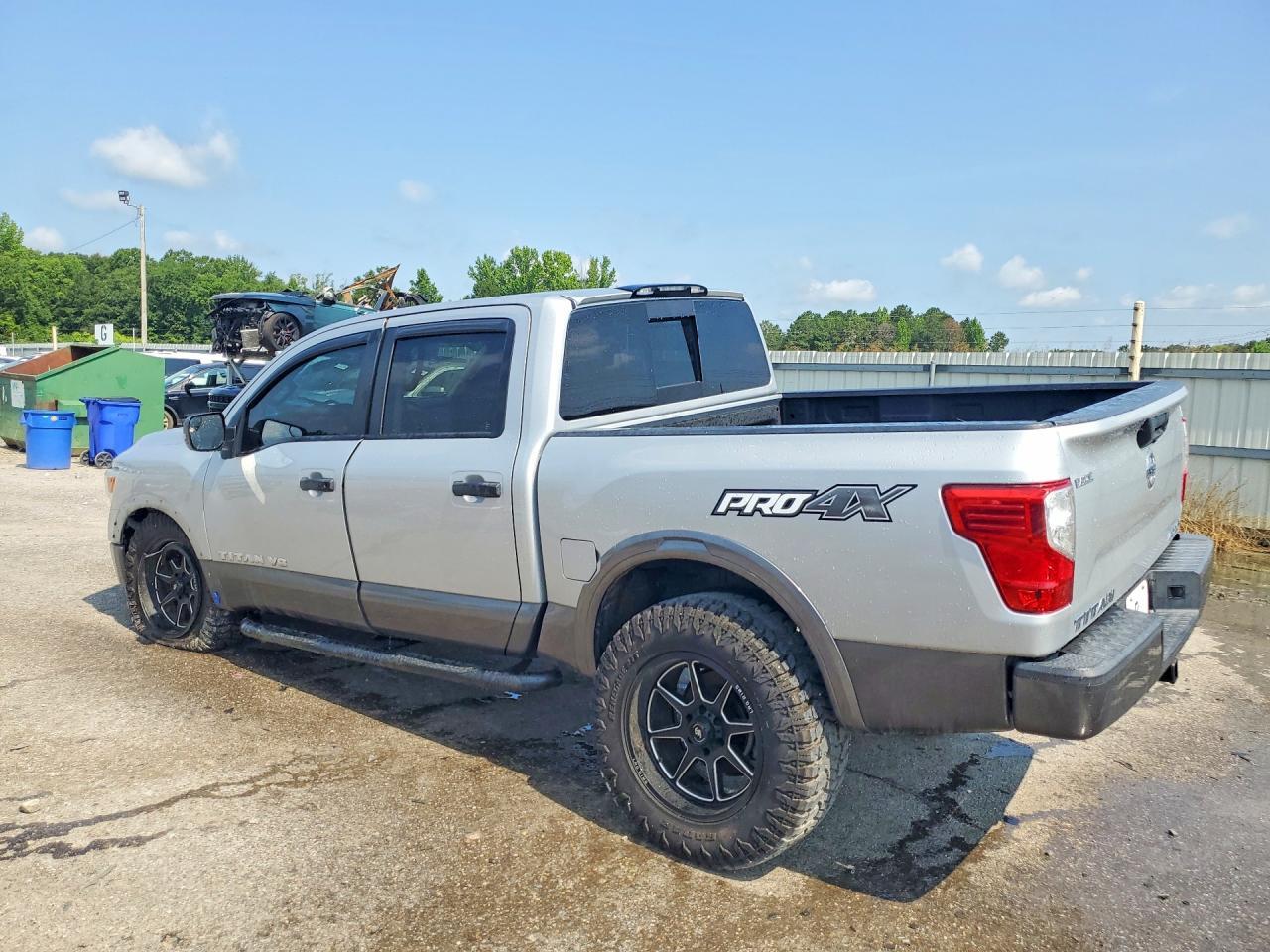 2019 Nissan Titan Pro-4X - Фото 2